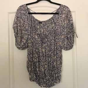 3/$20 Guess boho off the shoulder floral blouse XS